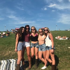 Meet your Posher, Olivia